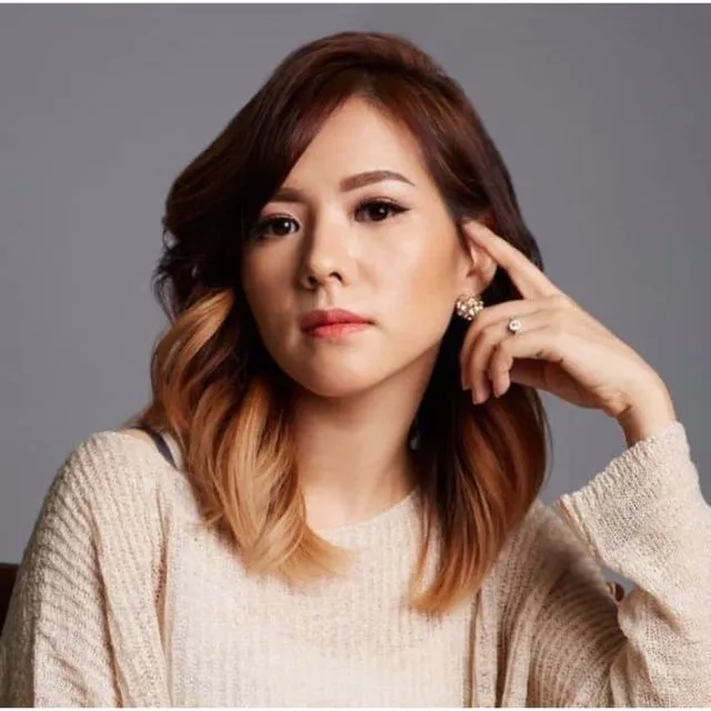 Perbandingan Gaya 9 Istri Aktor Indonesia yang Sama-Sama Sederhana. Cantik Natural! 18