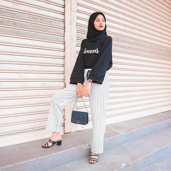 8 Kombinasi Manis Celana Putih dengan Berbagai Atasan Buat Hijabers. Unik dan Cantik! 13
