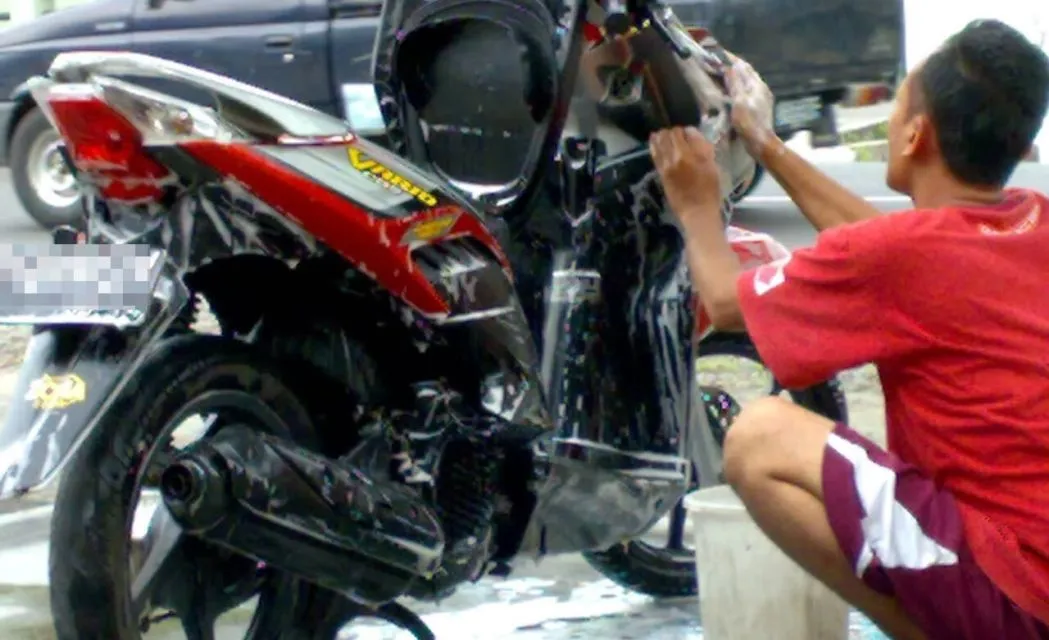 Tips Cuci Motor Sendiri yang Benar & Bikin Kinclong 11