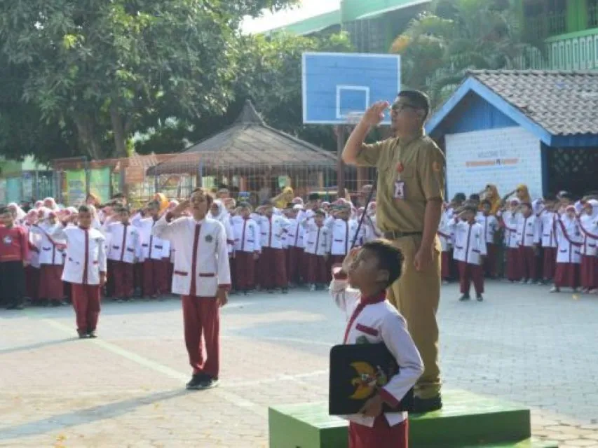 Nostalgia Jadi Petugas Upacara Rutin Setiap Senin Saat Sekolah Dulu. Anak Rajin Pasti Relate nih~ 8