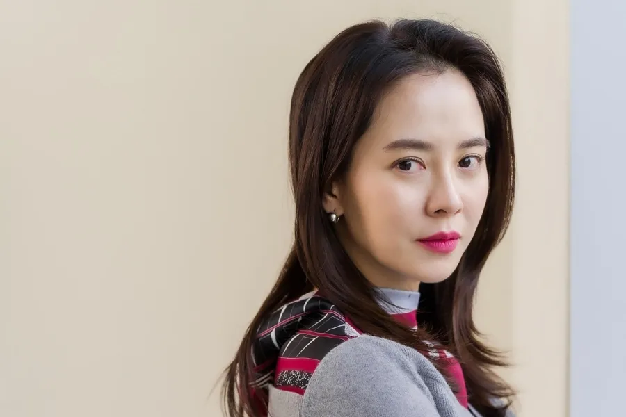 Alasan Song Ji Hyo Lebih Memilih Single Hingga Usia 40 Tahun. Kata Siapa Syarat Bahagia itu Nikah? 8