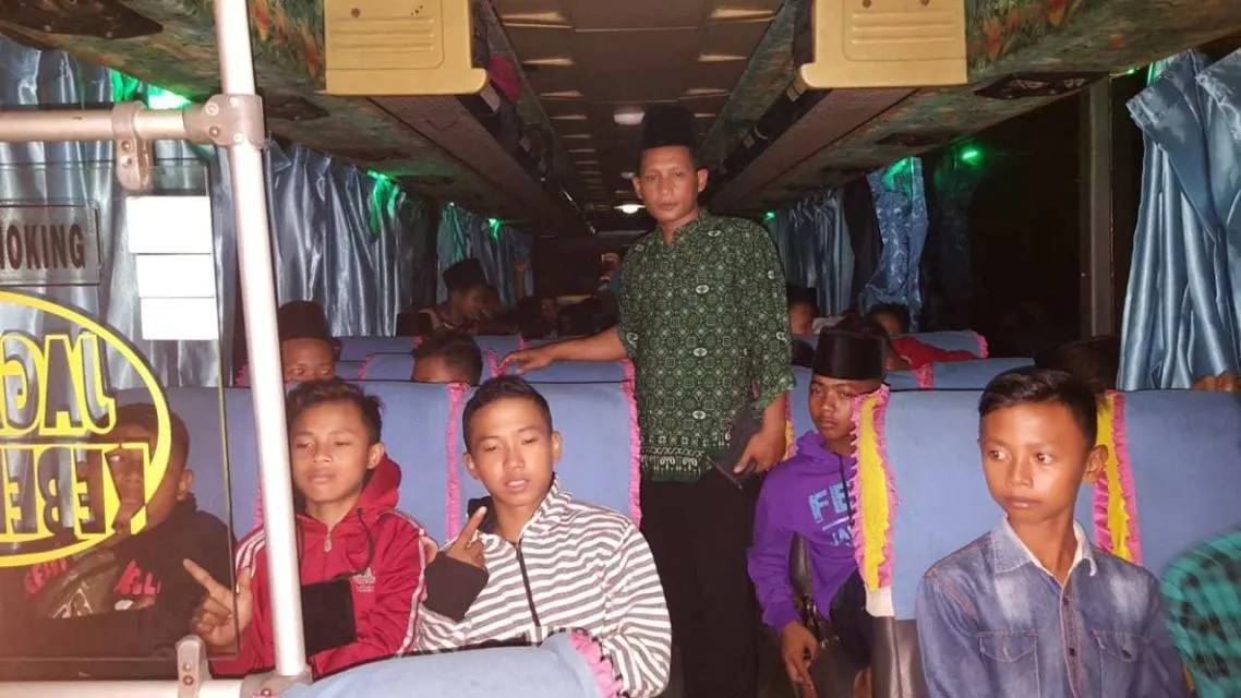 Inilah 4 Tipe Anak Sekolahan Dilihat dari Posisi Duduknya di Bus Saat Perjalanan Study Tour 8