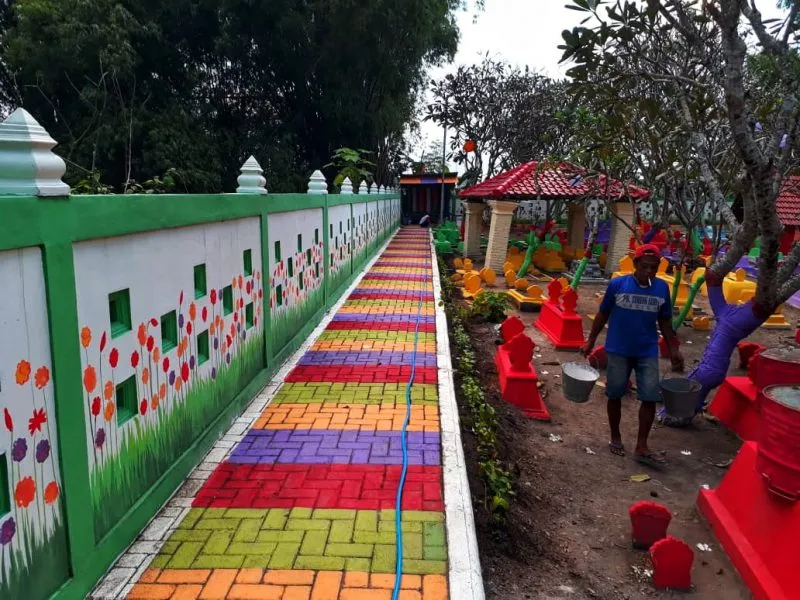 Kisah di Balik Makam Warna-Warni yang Viral di Madiun, Sengaja Dicat Supaya Tidak Terkesan Angker 4