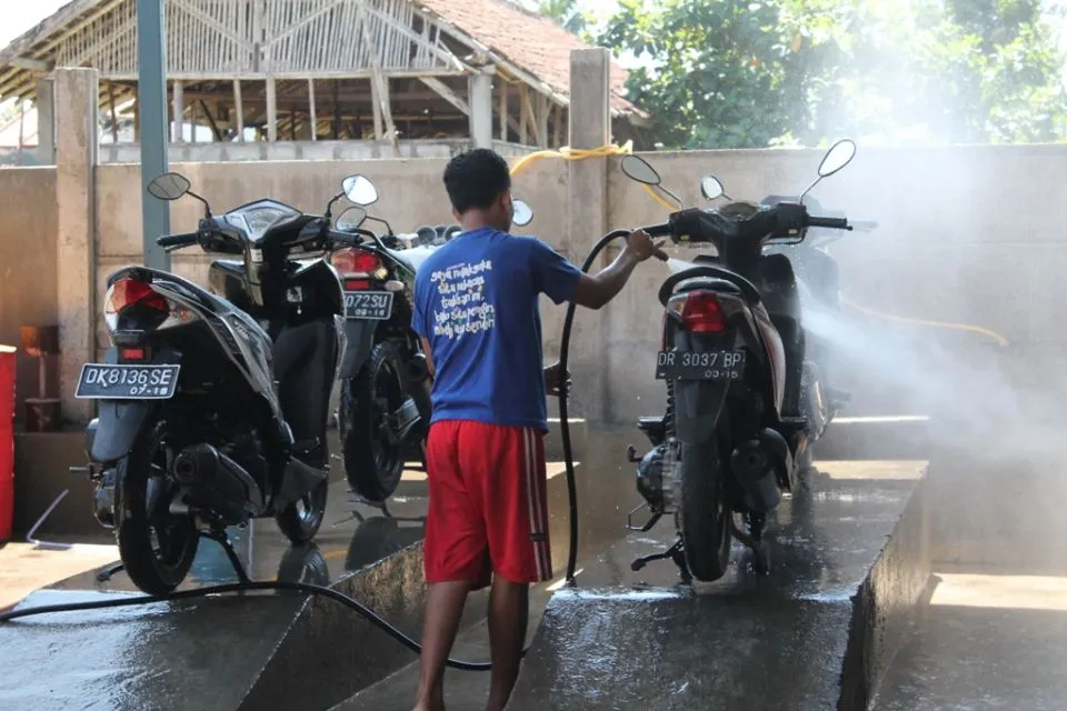 Tips Cuci Motor Sendiri yang Benar & Bikin Kinclong 10