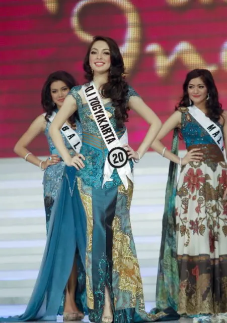 11 Fakta Reisa Broto Asmoro, Dokter yang Jadi Tim Komunikasi Covid-19. Finalis Puteri Indonesia! 16