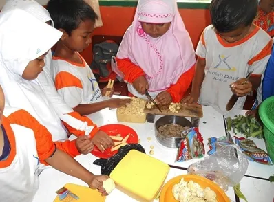 Masih Ingat Momen Praktik Masak Zaman SD & SMP? Pasti Kenangan Konyol ini Masih Membekas dong~ 6