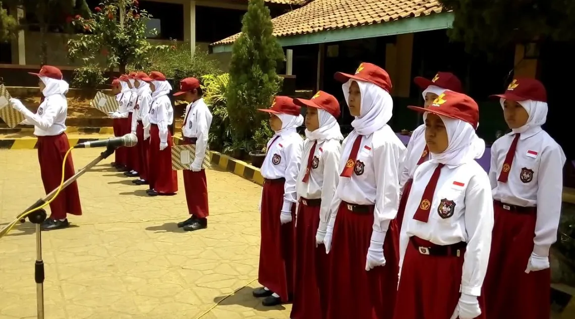 Nostalgia Jadi Petugas Upacara Rutin Setiap Senin Saat Sekolah Dulu. Anak Rajin Pasti Relate nih~ 9