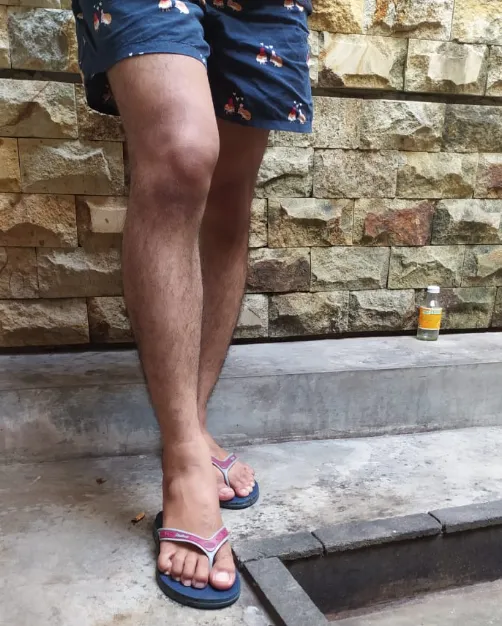 10 Posisi Kaki Saat Foto yang Pernah Ngetren pada Zaman Alay. Nyesel Nggak sih Sempat Begini? :( 16