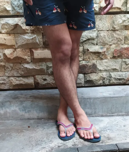 10 Posisi Kaki Saat Foto yang Pernah Ngetren pada Zaman Alay. Nyesel Nggak sih Sempat Begini? :( 14