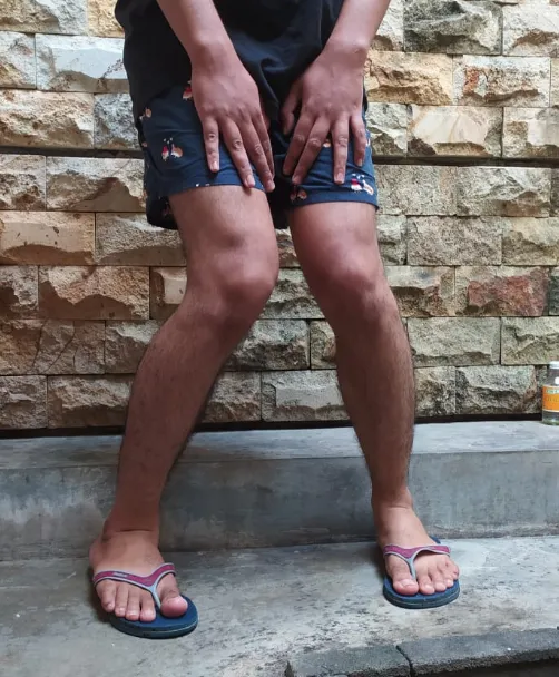 10 Posisi Kaki Saat Foto yang Pernah Ngetren pada Zaman Alay. Nyesel Nggak sih Sempat Begini? :( 11