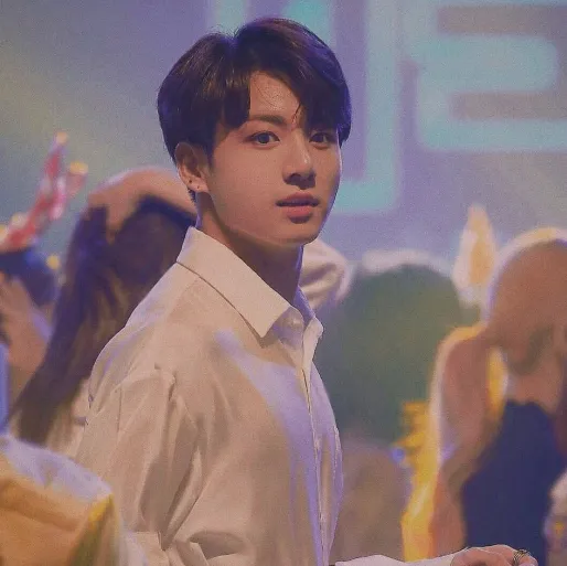 Suka Duka Jadi Cowok yang Punya Pacar Hobi Fangirling. Sering Kalah sama Oppanya :( 6
