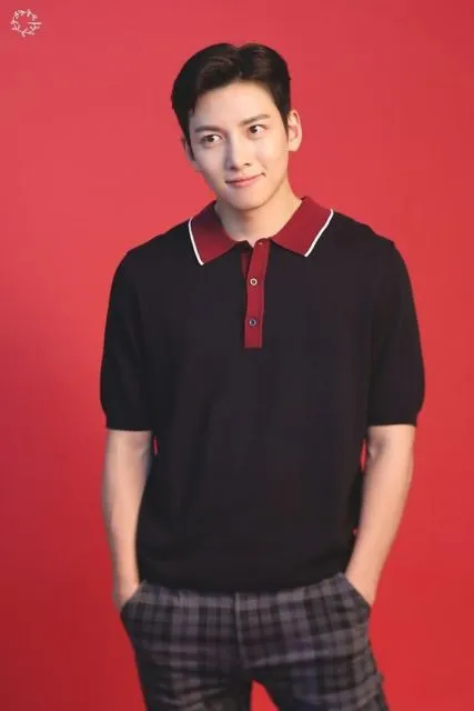 Bikin Meleleh, Ini Potret Ji Chang Wook Saat Pakai Kaus. Santai dan Cool Abis! 17