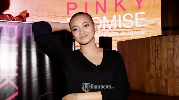Karena Tuntutan Peran, 8 Artis Cewek ini Rela Menggunduli Kepalanya. Tetap Pede di Dunia Nyata! 10