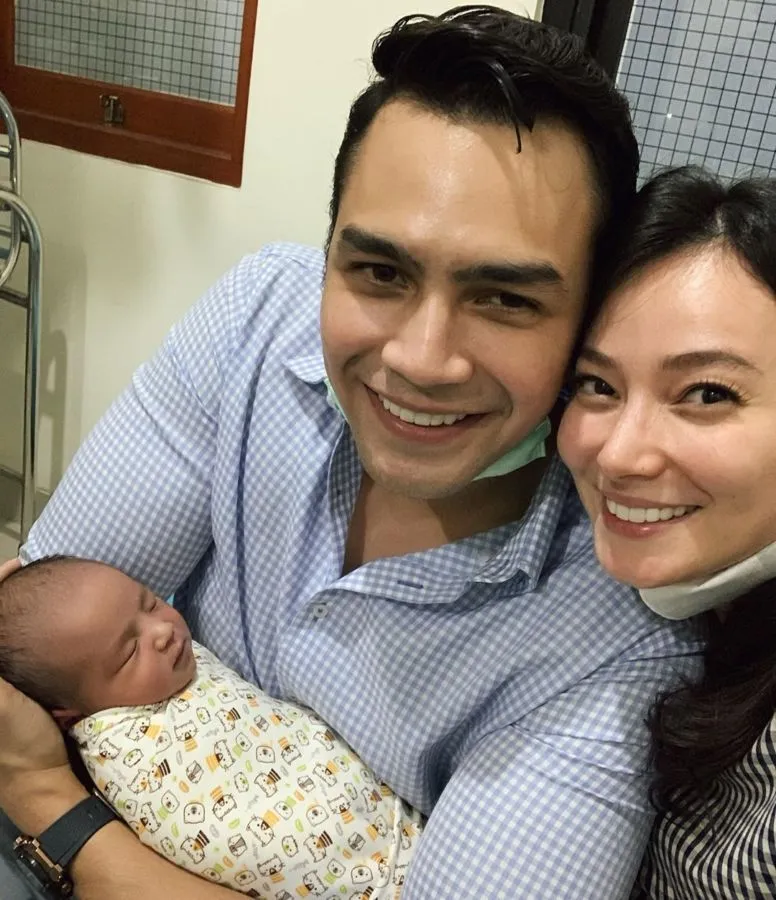 10 Artis yang Menunggu Lama hingga Punya Anak. Penantian Akhirnya Terbayarkan 11