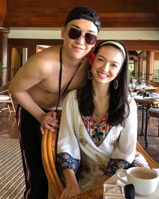 7 Artis Indonesia Ini Akrab dengan Selebriti Luar Negeri, Beda Negara Nggak Menghalangi 12