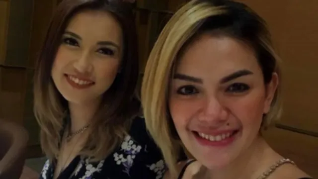 7 Artis Indonesia Ini Akrab dengan Selebriti Luar Negeri, Beda Negara Nggak Menghalangi 14