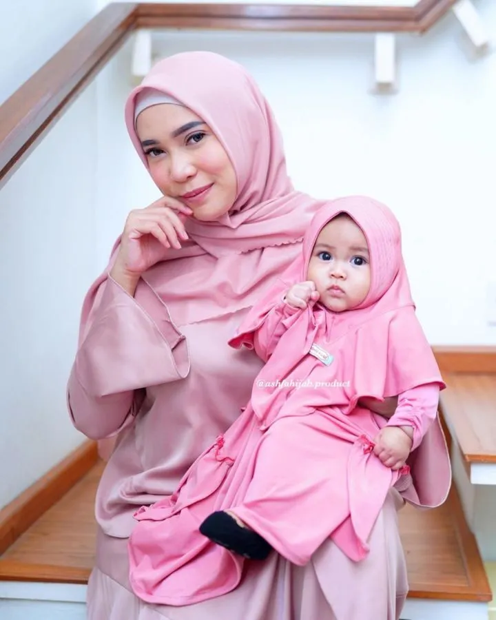 10 Artis yang Menunggu Lama hingga Punya Anak. Penantian Akhirnya Terbayarkan 18