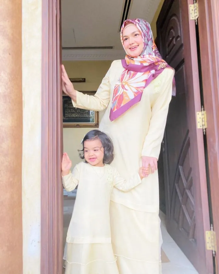 10 Artis yang Menunggu Lama hingga Punya Anak. Penantian Akhirnya Terbayarkan 19