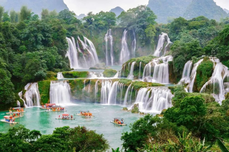 10 Destinasi Wisata Terbaik di Vietnam, dari Air Terjun sampai Gurun Pasir Semua Ada! 11