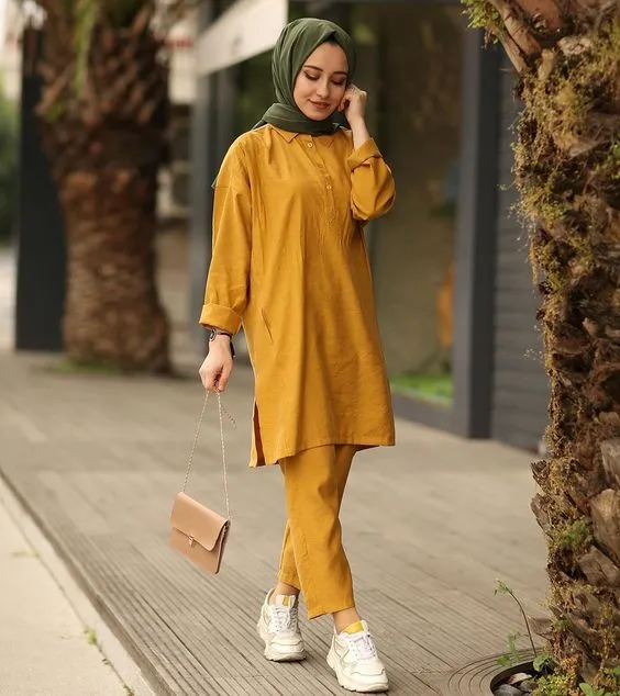 4 Bukti Kalau Warna Kuning Bisa 'Bersahabat' dengan Para Hijaber. Simak Padu Padannya! 7