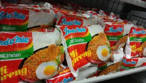 Ada Dua Versi Bumbu Indomie Goreng di Indonesia. Yang Dijual di Jawa & Luar Jawa Ternyata Beda! 6