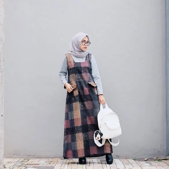 9 Nominasi Dress Hijab Paling Unik Tapi Lucu Buat Dipakai ke Berbagai Acara 14