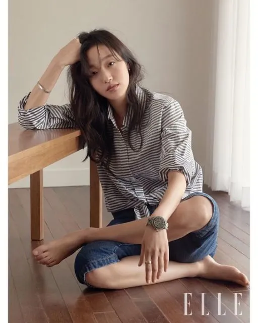 Kim Go Eun, Pasangan Lee Min Ho di 'The King Eternal Monarch' yang Gayanya Selow Banget! 10