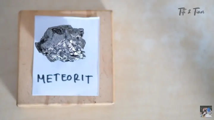 Cara Unik Christian Sugiono Kenalkan Sains ke Anak dengan Mikroskop. Sampai Beli Meteorit Asli! 8