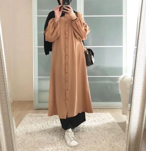 9 Model Tunik Terbaru yang Sekaligus Bisa Jadi Dress 18
