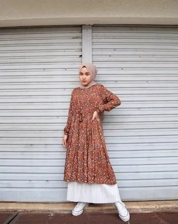 9 Tunik Motif Bunga yang Bisa Upgrade Penampilanmu Sebagai Hijabers. Dijamin Unik! 10