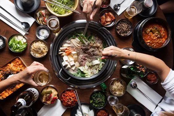 Nggak Hanya Asal Makan, Ini 5 Budaya Makan di Korea Selatan. Semua Tahapan Ada Artinya! 9