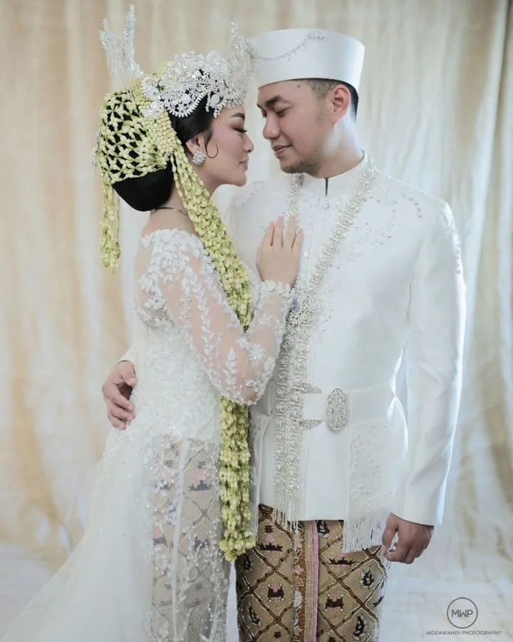 Resmi Menikah Secara Negara Hari ini, Zaskia Gotik Umumkan Kehamilan Sekaligus. Selamat! 4