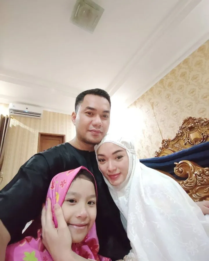 Sempat Jadi Pertanyaan Warganet, Begini Kedekatan Zaskia Gotik dengan Putri Sambungnya 6