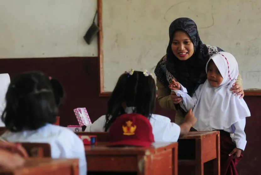 Ini Aturan Baru Gaji Guru Honorer yang Dikeluarkan Nadiem Makarim. Ada 3 Syaratnya! 5
