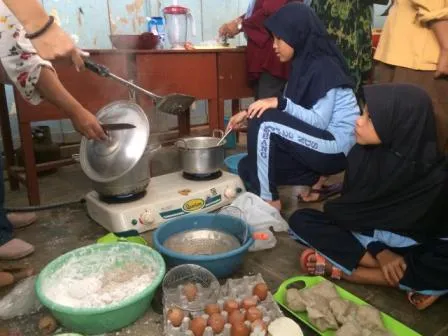 Masih Ingat Momen Praktik Masak Zaman SD & SMP? Pasti Kenangan Konyol ini Masih Membekas dong~ 8