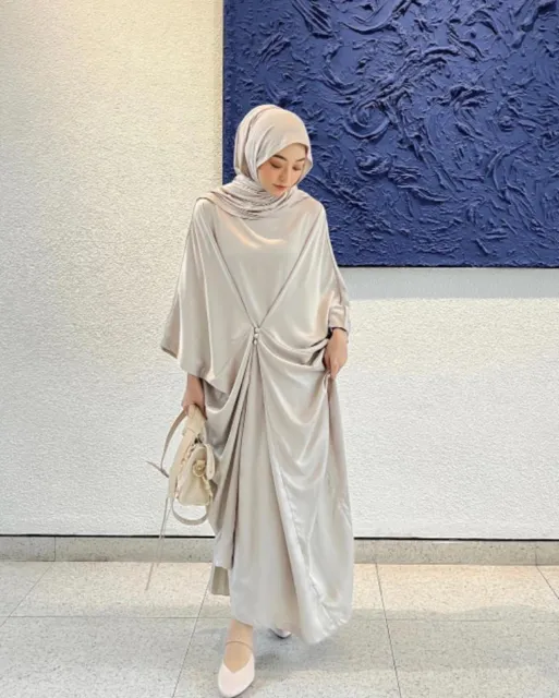 Patut Dicontoh, Ini 8 Ide Memadukan Tas Selempang Ala Hijabers Buat Jalan Sampai Ngantor! 18 hipwee-memadukan tas selempang ala hijabers