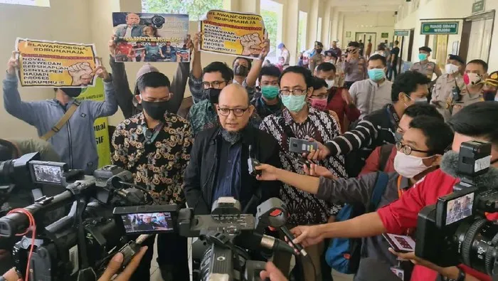 Pelaku Penyiraman Air Keras Novel Baswedan Cuma Dihukum 1 Tahun Penjara. Ini 3 Alasan Jaksanya 4