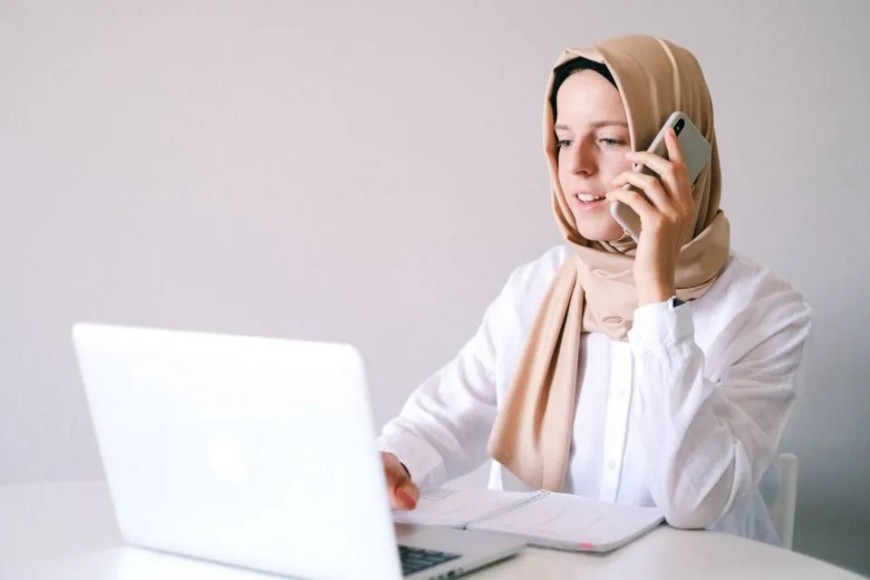 Jangan Pernah Lakukan 6 Hal ini Saat Wawancara Virtual. Biar Nggak Tatap Muka, Tetap Harus Total! 12