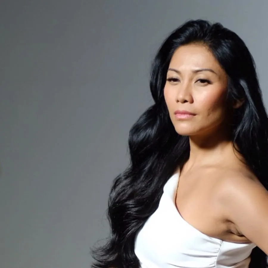 Udah Jadi Ciri Khas, 9 Sosok ini Punya Model Rambut yang Selalu Sama. Konsisten Banget! 13