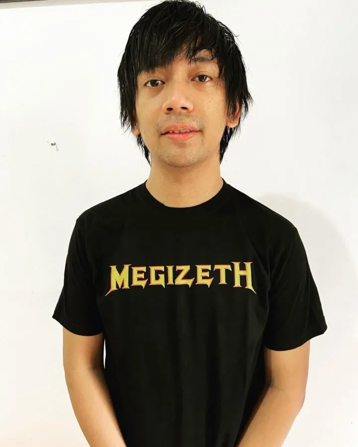 Udah Jadi Ciri Khas, 9 Sosok ini Punya Model Rambut yang Selalu Sama. Konsisten Banget! 14