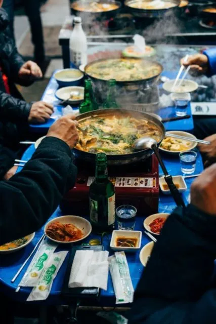 Nggak Hanya Asal Makan, Ini 5 Budaya Makan di Korea Selatan. Semua Tahapan Ada Artinya! 6