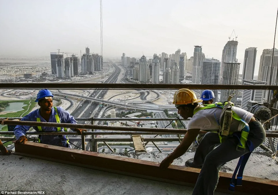 Sisi Kelam di Balik Gemerlap Dubai, Begini 10 Potret Miris Sonapur, Rumah Bagi Ribuan Buruh Migran 15
