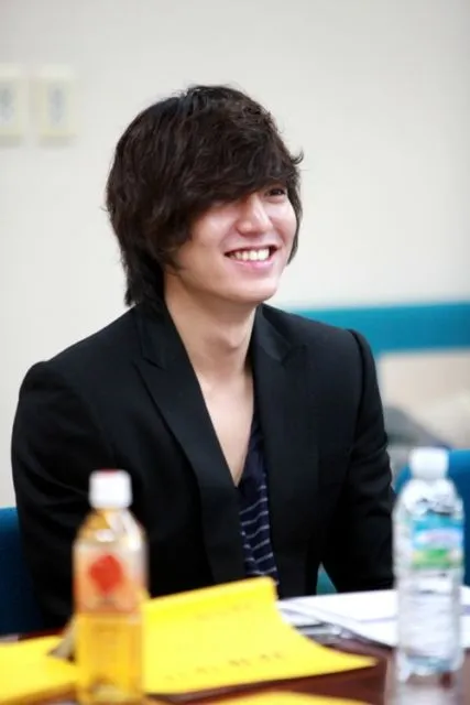 9 Penampilan Jadul Lee Min Ho yang Nggak Banyak Terekspos. Tetap Ganteng Nggak? 18