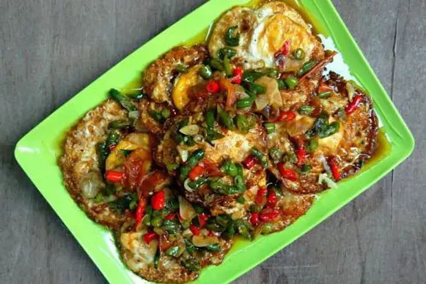 8 Resep Telur Ceplok yang Nggak Cuma Polosan Doang. Bumbunya Lezat, Selera Makan Meningkat! 12