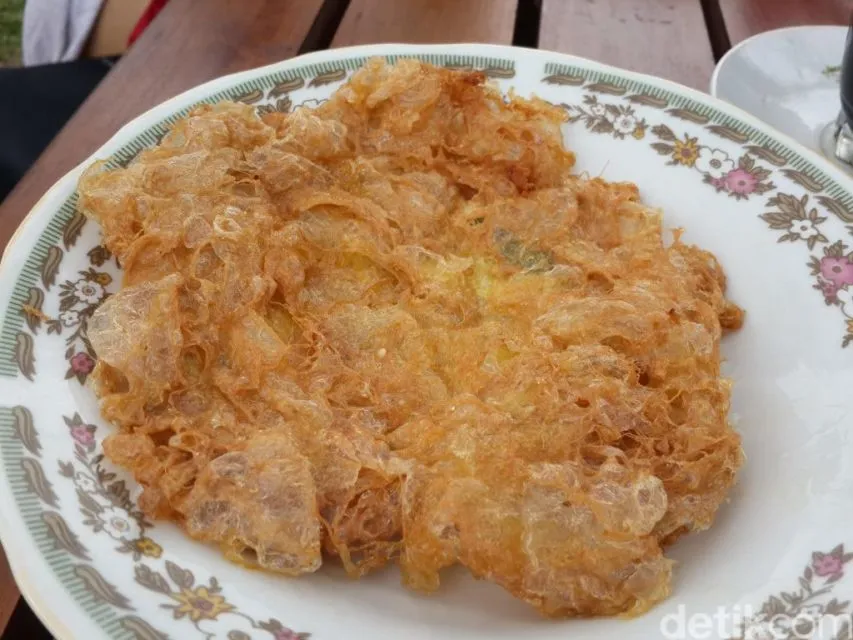 7 Kreasi Telur Dadar Tak Biasa buat Lauk Makan. Ada yang Geprek Hingga Telur Dadar Khas Padang 11