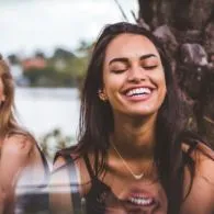 Sering Nggak Enakan dan Suka Mementingkan Orang Lain? Hati-hati, Itu Tanda Kalau Kamu Seorang People-Pleaser lho!