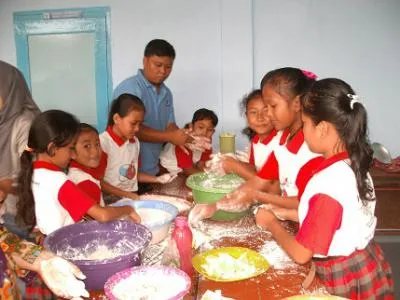 Masih Ingat Momen Praktik Masak Zaman SD & SMP? Pasti Kenangan Konyol ini Masih Membekas dong~ 5
