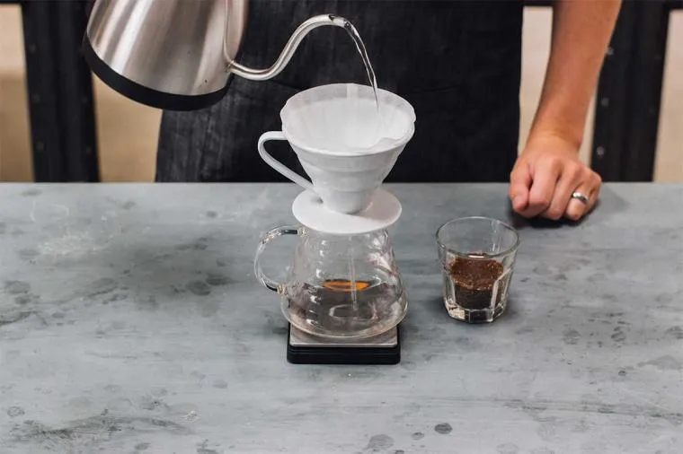 5 Alat Pembuat Kopi Sederhana Buat di Rumah aja. Nggak Perlu Bujet Mahal Udah Serasa Ngopi di Kafe 10