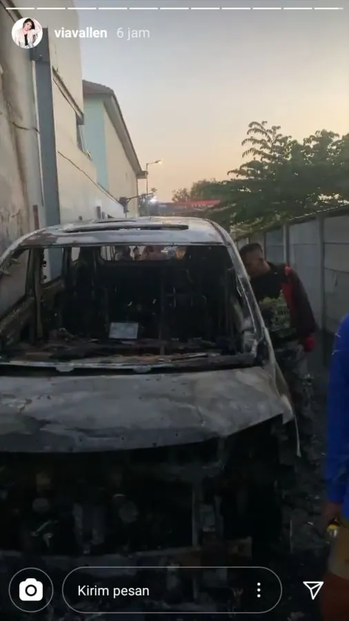 Mobil Mewah Dibakar Orang Tak Dikenal, Rumah Via Vallen Nyaris Habis Dilalap Api 5