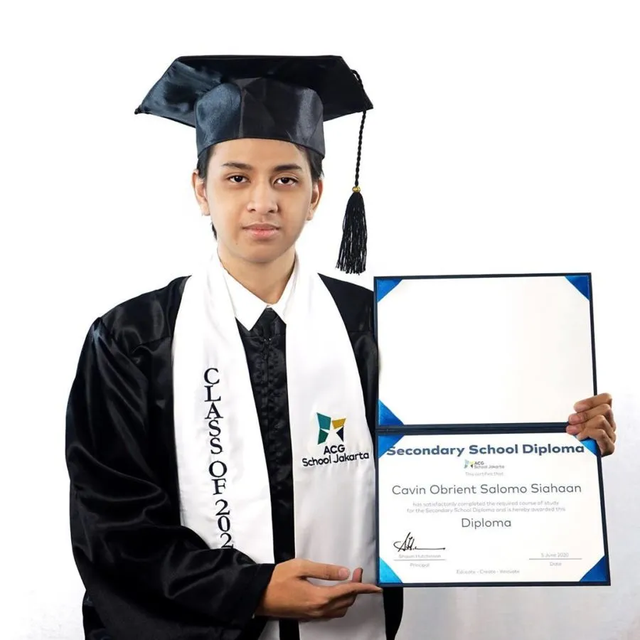 Anak Pertamanya Lakukan Wisuda Online Karena Virus Corona. Yuni Shara Beri Pesan Menyentuh dan Positif 4